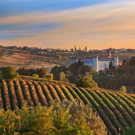 With Enclosed Garden * Cortemilia